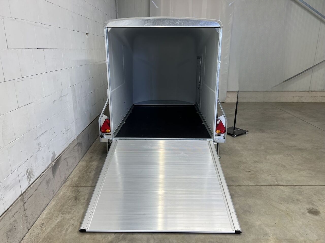 Remorque fourgon Debon Cargo 1300.02 avec porte latérale – Image 9