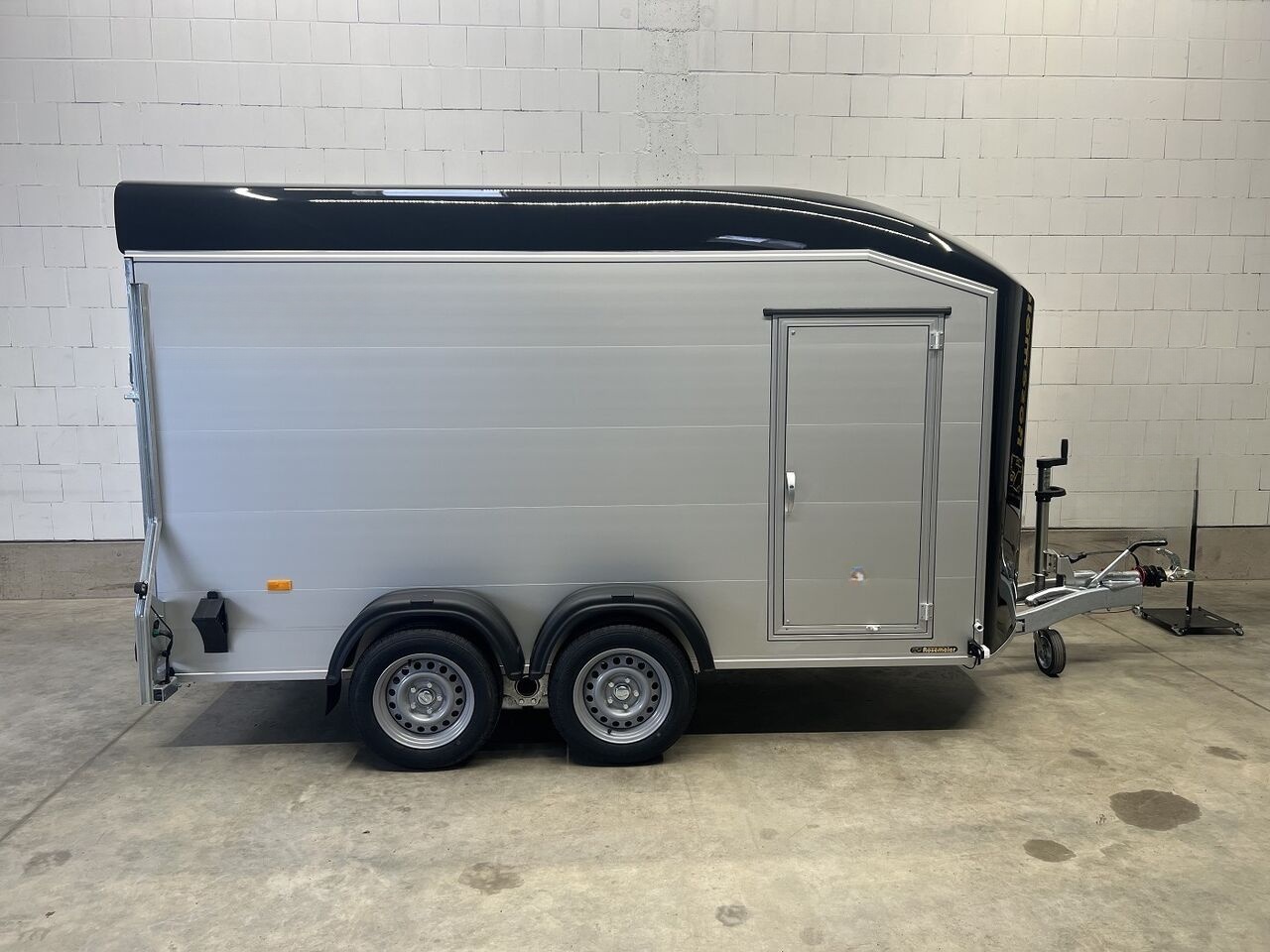 Remorque fourgon Debon C700 Roadster avec volet latéral de vente et porte latérale – Image 9