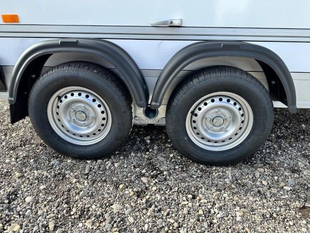 Remorque fourgon Debon Roadster 500 Sandwich avec porte latérale et volet de vente 2600 kg – Image 4
