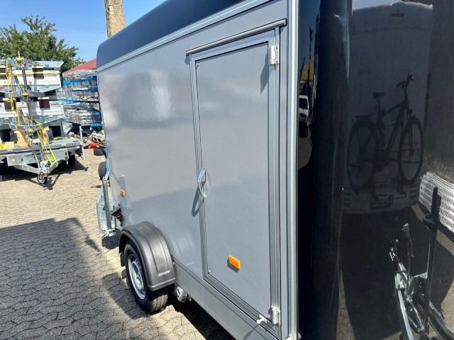 Remorque fourgon Debon Roadster 300 Sandwich avec porte latérale 1300 kg – Image 3