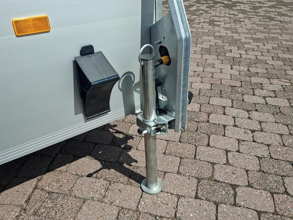 Remorque fourgon Debon C300 avec porte latérale, rails d'arrimage et aluminium – Image 4