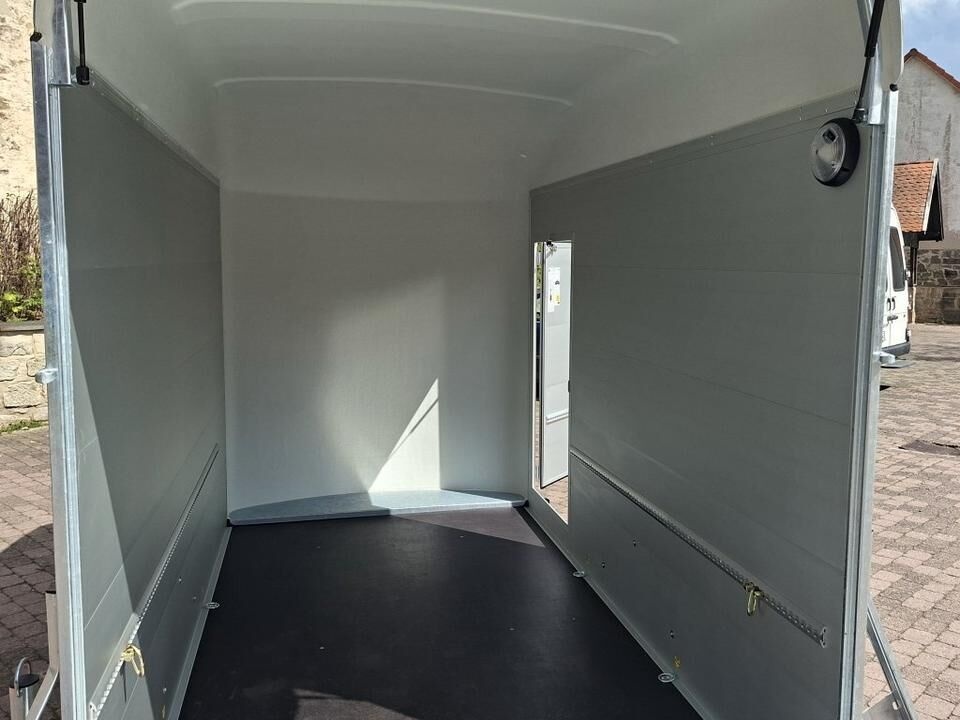 Remorque fourgon Debon C300 avec porte latérale, rails d'arrimage et aluminium – Image 8