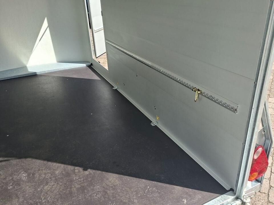 Remorque fourgon Debon C300 avec porte latérale, rails d'arrimage et aluminium – Image 9